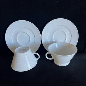Crate&Barrel Loft White porcelain Cappuccino 4 piece set 2 cups, 2 saucers